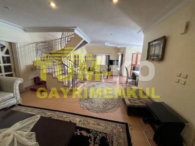 Silivri Kavaklı merkezde 3000m2 arsa içerisinde satılık villa