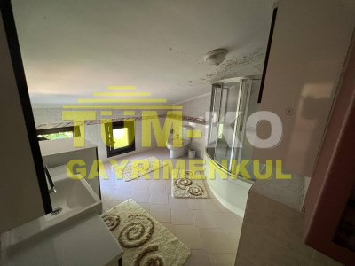Silivri Kavaklı merkezde 3000m2 arsa içerisinde satılık villa