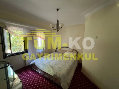 Silivri Kavaklı merkezde 3000m2 arsa içerisinde satılık villa