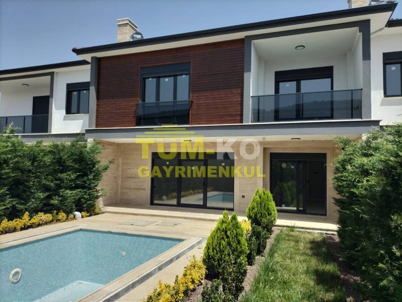 Silivri Selimpaşa Mah. Butik Sitede Satılık Havuzlu Villa
