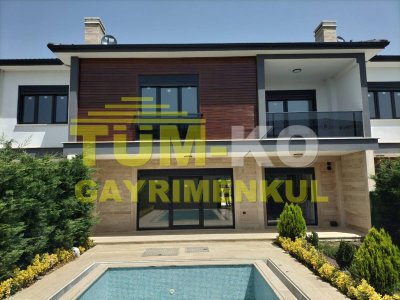 Silivri Selimpaşa Mah. Butik Sitede Satılık Havuzlu Villa