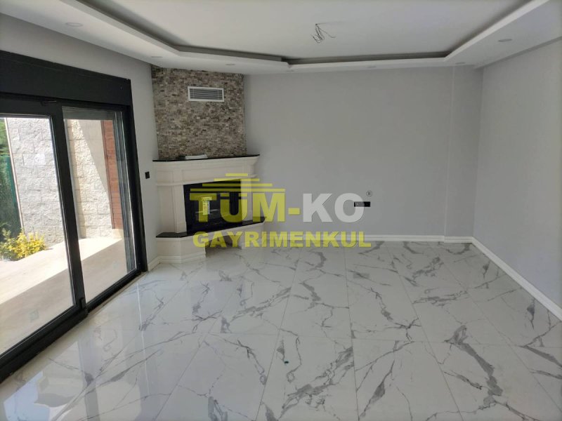 Silivri Selimpaşa Mah. Butik Sitede Satılık Havuzlu Villa