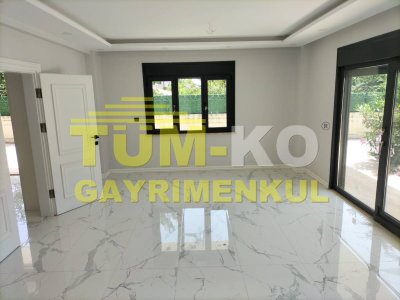 Silivri Selimpaşa Mah. Butik Sitede Satılık Havuzlu Villa