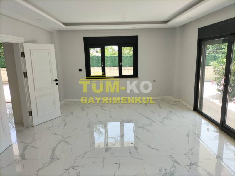 Silivri Selimpaşa Mah. Butik Sitede Satılık Havuzlu Villa