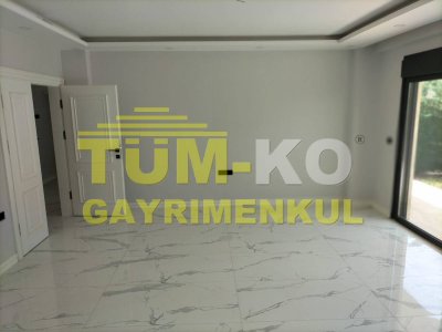Silivri Selimpaşa Mah. Butik Sitede Satılık Havuzlu Villa
