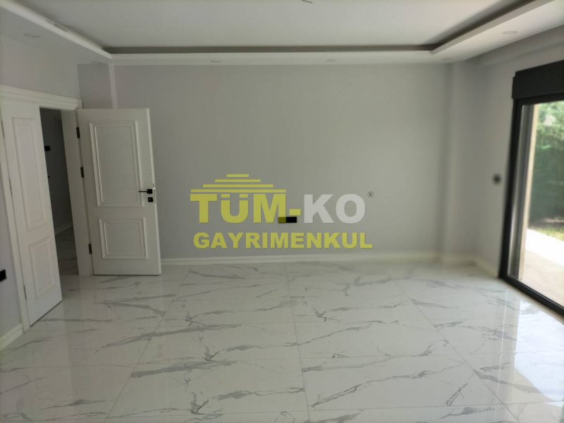 Silivri Selimpaşa Mah. Butik Sitede Satılık Havuzlu Villa
