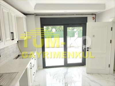 Silivri Selimpaşa Mah. Butik Sitede Satılık Havuzlu Villa