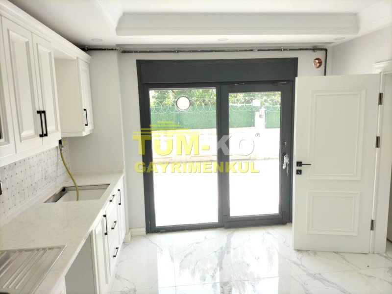 Silivri Selimpaşa Mah. Butik Sitede Satılık Havuzlu Villa