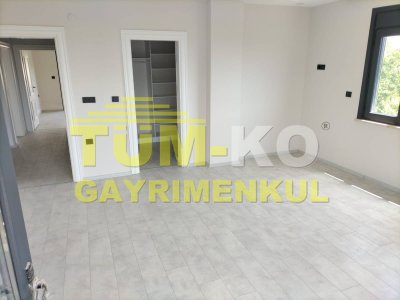Silivri Selimpaşa Mah. Butik Sitede Satılık Havuzlu Villa