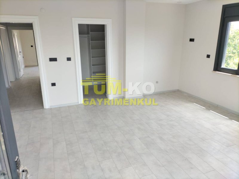 Silivri Selimpaşa Mah. Butik Sitede Satılık Havuzlu Villa