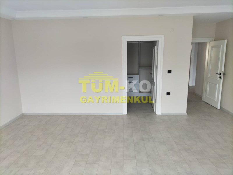 Silivri Selimpaşa Mah. Butik Sitede Satılık Havuzlu Villa