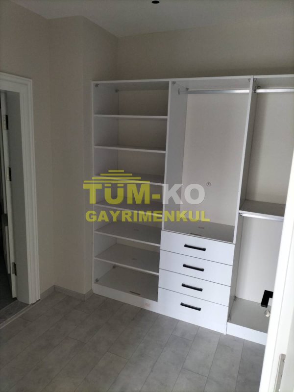 Silivri Selimpaşa Mah. Butik Sitede Satılık Havuzlu Villa