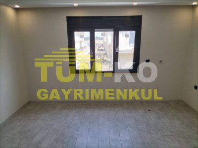 Silivri Selimpaşa Mah. Butik Sitede Satılık Havuzlu Villa