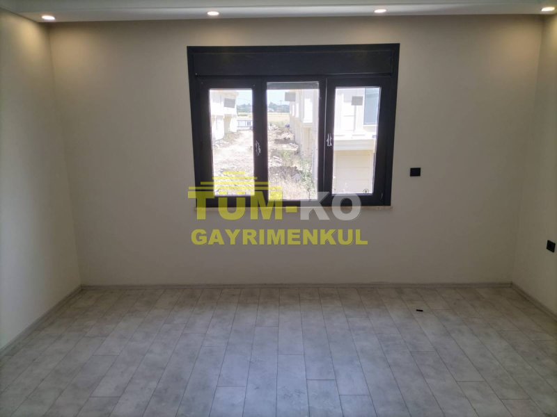 Silivri Selimpaşa Mah. Butik Sitede Satılık Havuzlu Villa