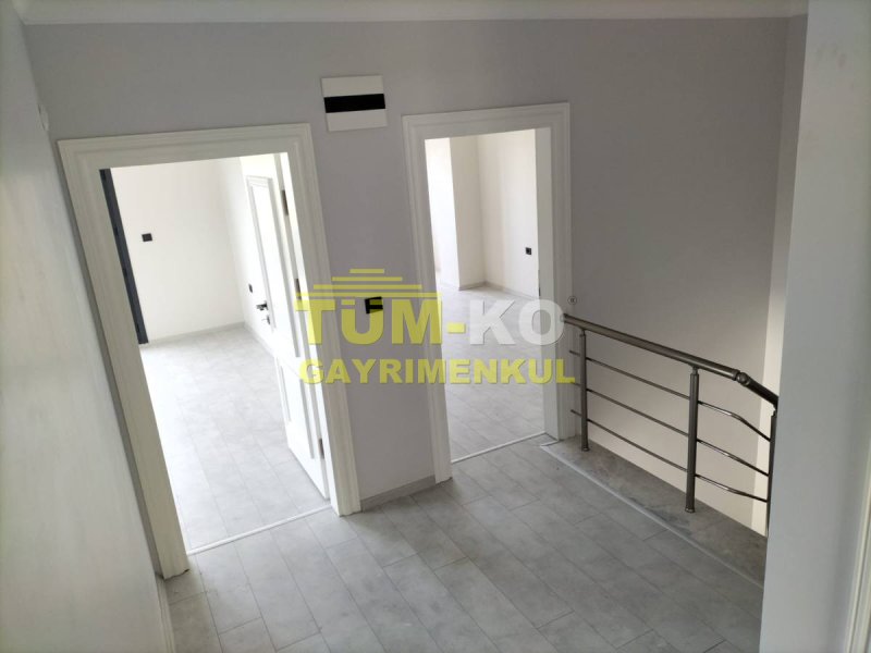 Silivri Selimpaşa Mah. Butik Sitede Satılık Havuzlu Villa