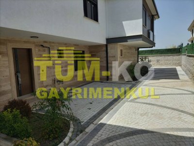 Silivri Selimpaşa Mah. Butik Sitede Satılık Havuzlu Villa