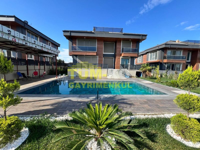 Silivri Kavaklı'da 1000m2 Arsalı Müstakil villa