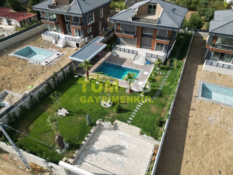 Silivri Kavaklı'da 1000m2 Arsalı Müstakil villa