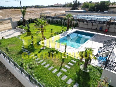 Silivri Kavaklı'da 1000m2 Arsalı Müstakil villa