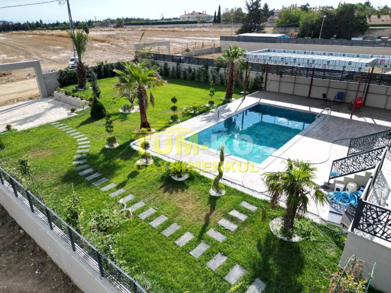 Silivri Kavaklı'da 1000m2 Arsalı Müstakil villa