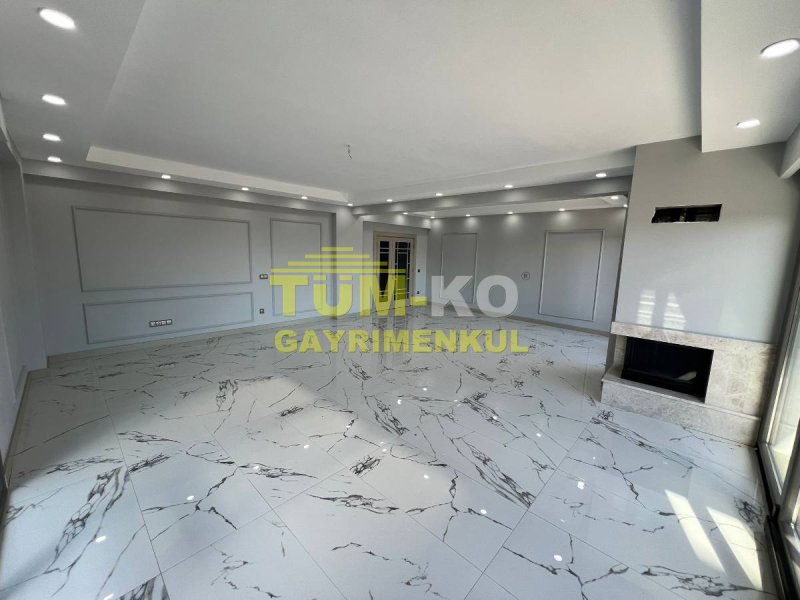 Silivri Kavaklı'da 1000m2 Arsalı Müstakil villa