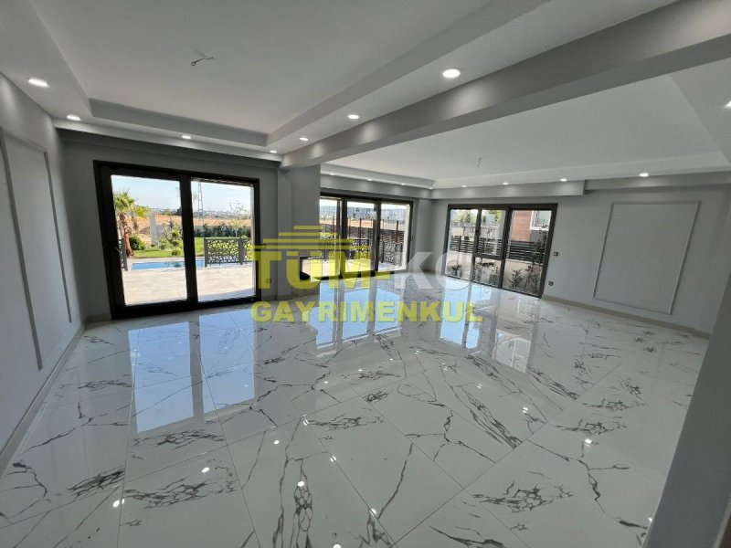 Silivri Kavaklı'da 1000m2 Arsalı Müstakil villa