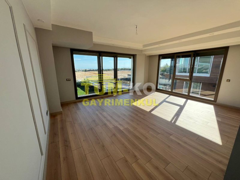 Silivri Kavaklı'da 1000m2 Arsalı Müstakil villa