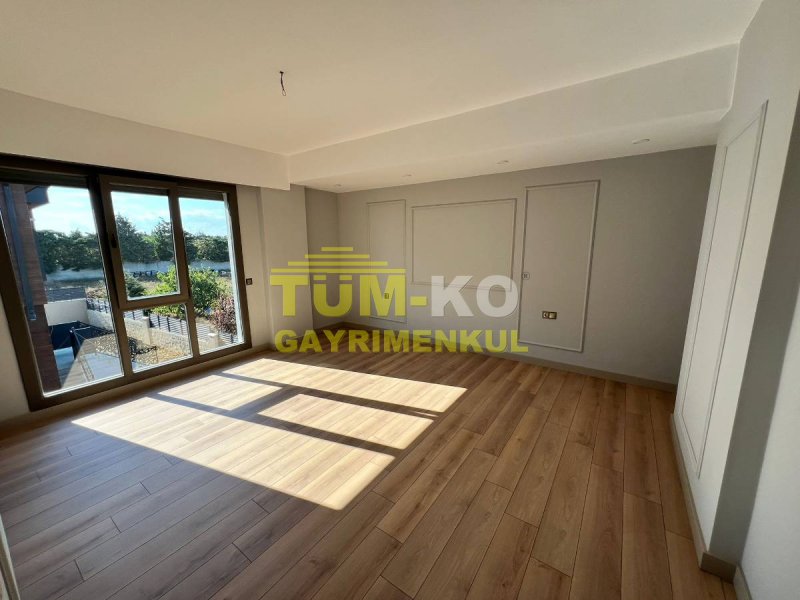 Silivri Kavaklı'da 1000m2 Arsalı Müstakil villa