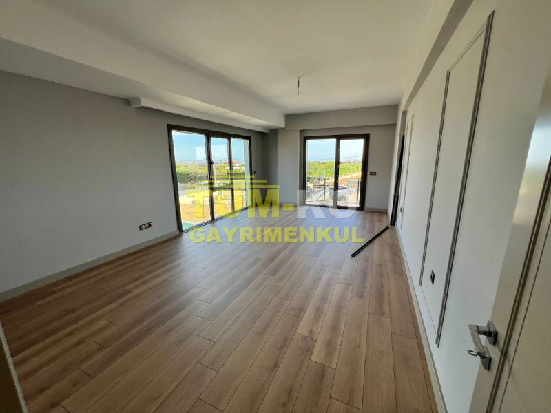Silivri Kavaklı'da 1000m2 Arsalı Müstakil villa