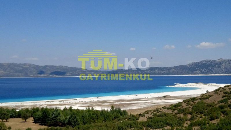Salda Gölüne 3,5km Mesafede Satılık Köy Evi