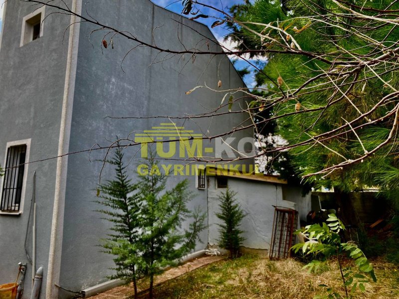 Silivri Gazitepe de 2700m2 Arazi İçinde 2 Katlı Müstakil Ev