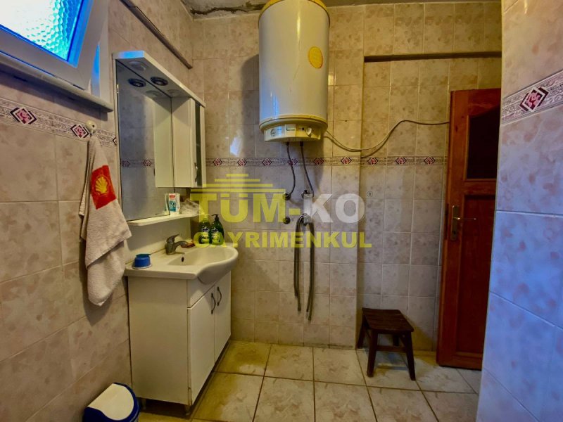 Silivri Gazitepe de 2700m2 Arazi İçinde 2 Katlı Müstakil Ev