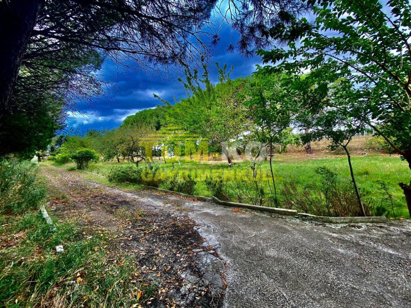 Silivri Gazitepe de 2700m2 Arazi İçinde 2 Katlı Müstakil Ev