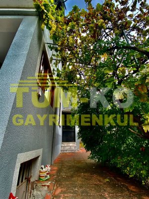 Silivri Gazitepe de 2700m2 Arazi İçinde 2 Katlı Müstakil Ev