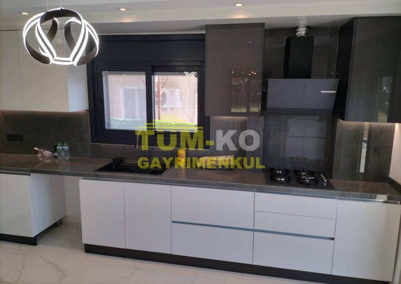 Silivri Klasis Otel Bölgesinde Satılık Müstakil Sıfır Villa