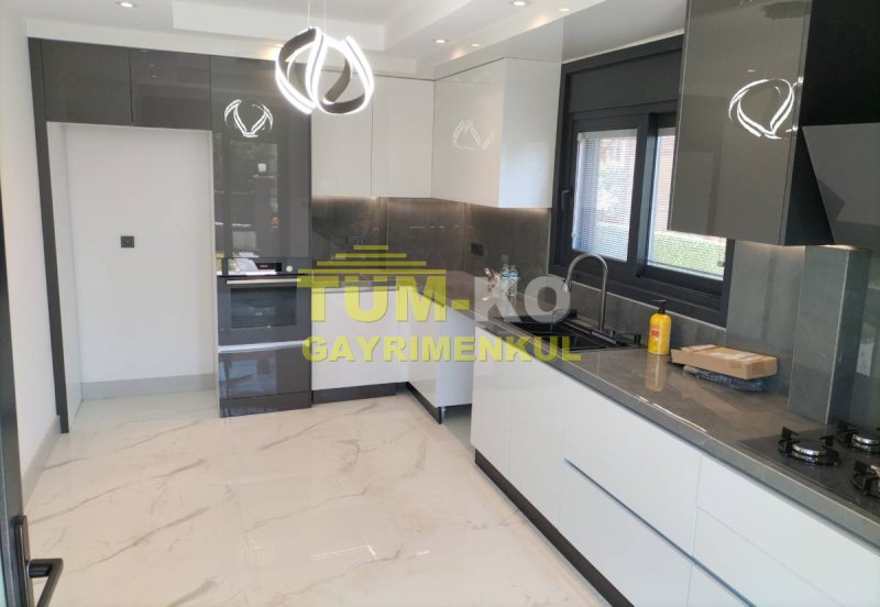 Silivri Klasis Otel Bölgesinde Satılık Müstakil Sıfır Villa