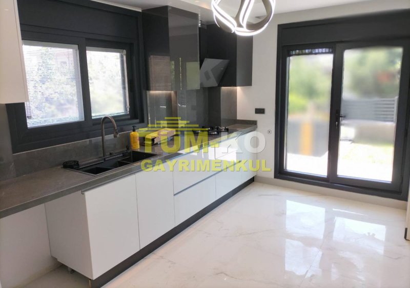 Silivri Klasis Otel Bölgesinde Satılık Müstakil Sıfır Villa