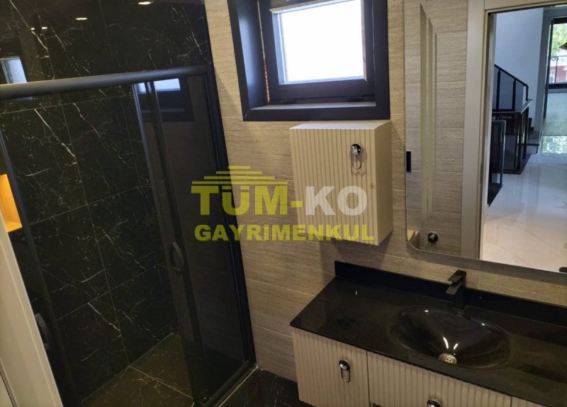 Silivri Klasis Otel Bölgesinde Satılık Müstakil Sıfır Villa