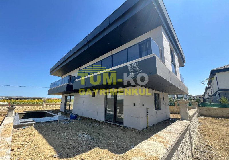 Silivri Selimpaşa'da Satılık Müstakil Havuzlu Sıfır Villa