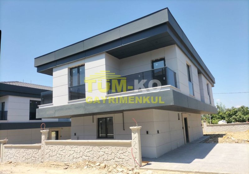 Silivri Selimpaşa'da Satılık Müstakil Havuzlu Sıfır Villa