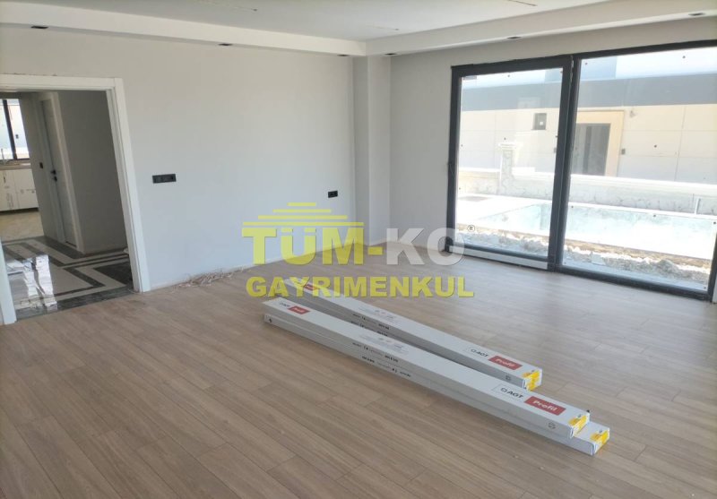 Silivri Selimpaşa'da Satılık Müstakil Havuzlu Sıfır Villa