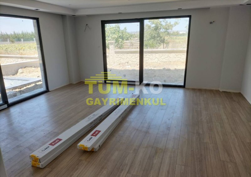 Silivri Selimpaşa'da Satılık Müstakil Havuzlu Sıfır Villa