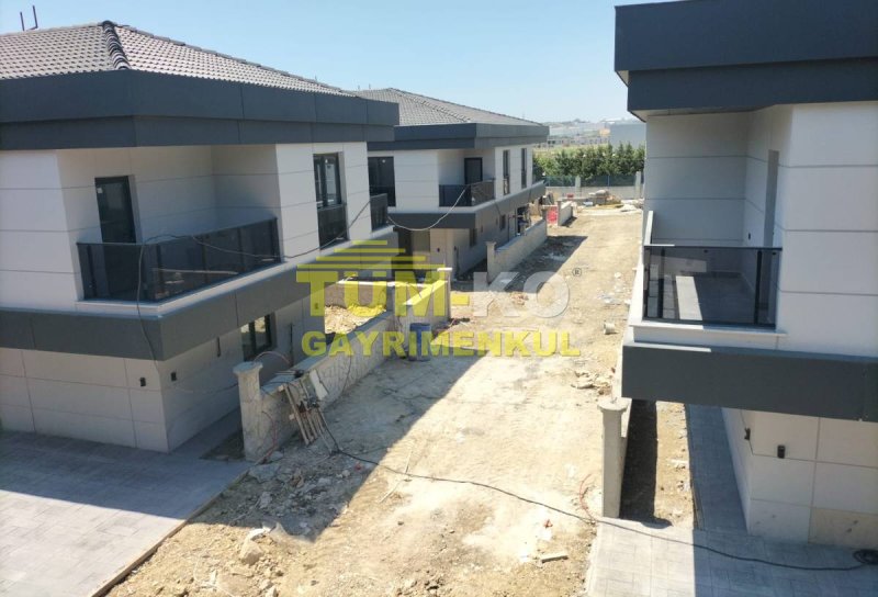 Silivri Selimpaşa'da Satılık Müstakil Havuzlu Sıfır Villa