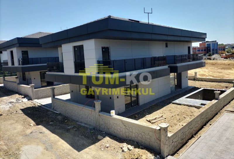 Silivri Selimpaşa'da Satılık Müstakil Havuzlu Sıfır Villa