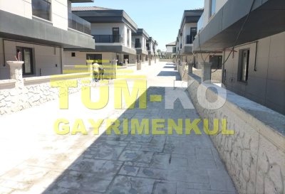 Silivri Selimpaşa'da Satılık Müstakil Havuzlu Sıfır Villa