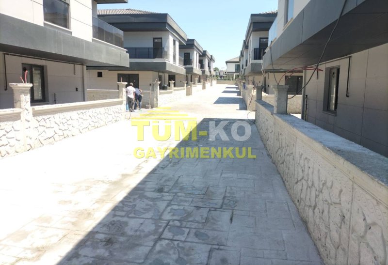 Silivri Selimpaşa'da Satılık Müstakil Havuzlu Sıfır Villa