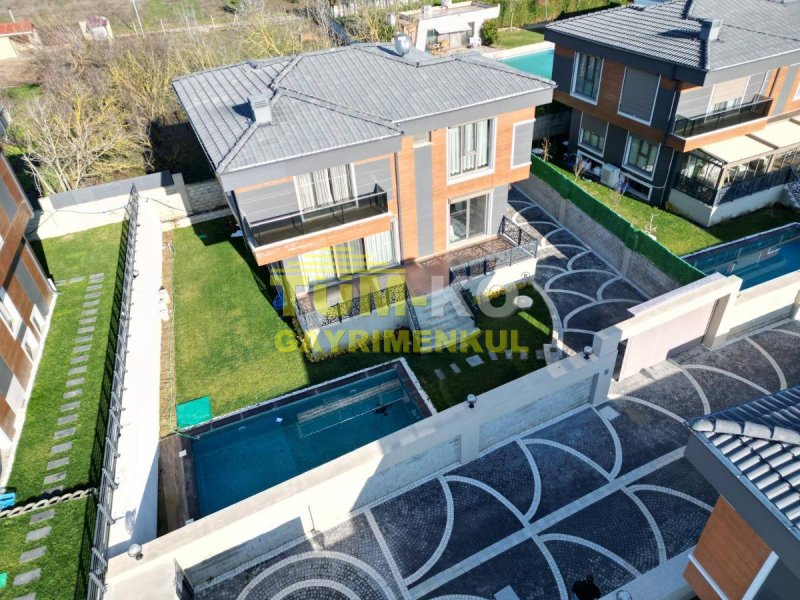 Kavaklı'da Site İçi Müstakil Havuzlu Villa