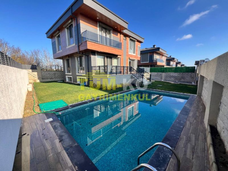 Kavaklı'da Site İçi Müstakil Havuzlu Villa