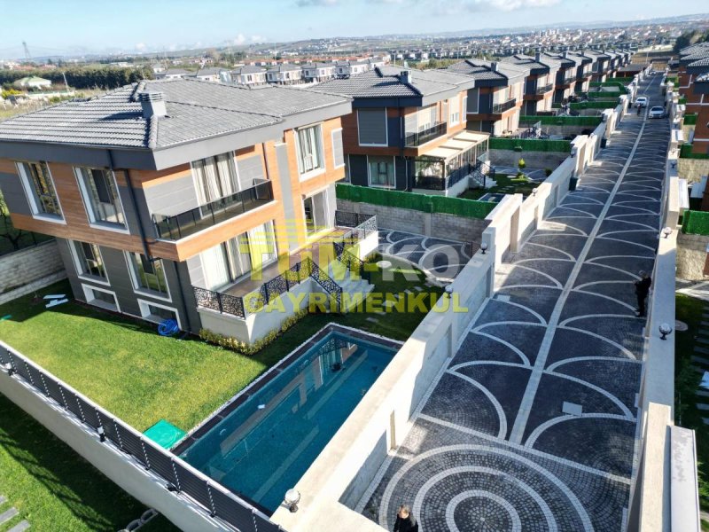 Kavaklı'da Site İçi Müstakil Havuzlu Villa
