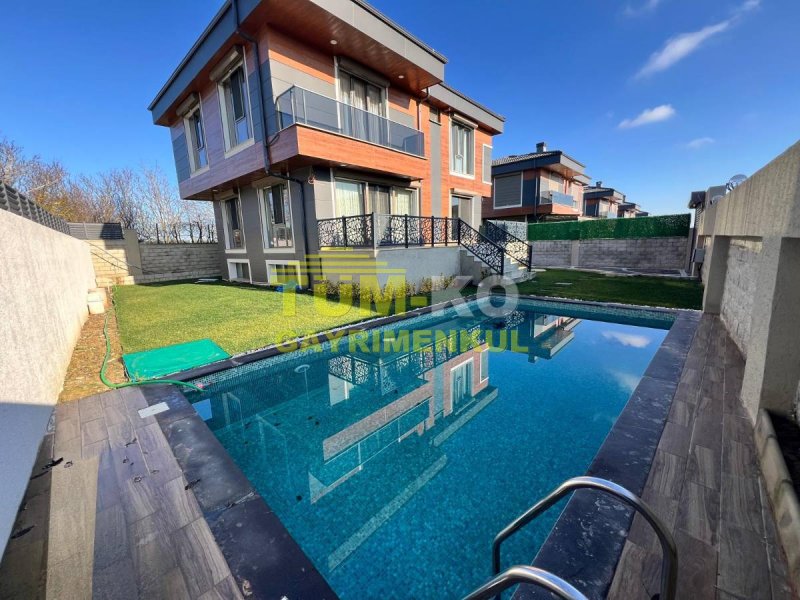 Kavaklı'da Site İçi Müstakil Havuzlu Villa
